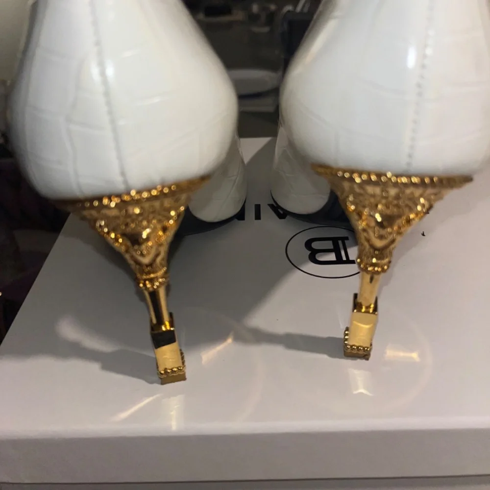 Balmain - Picture 3 of 6